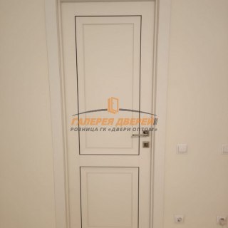 Установка двери Деканто ПДГ в белом цвете