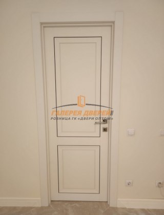 Установка двери Деканто ПДГ в белом цвете 1
