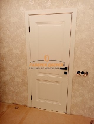 Установка двери Шелли ПГ в белой эмали 4