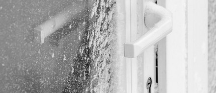 Промерзание входной двери в доме: причины и решение проблемы