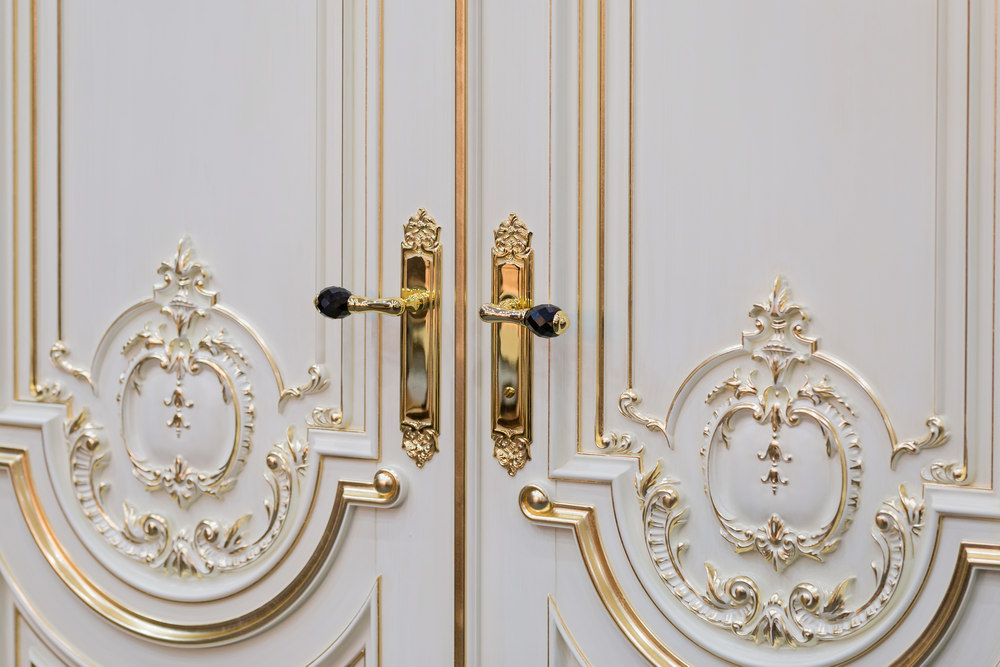 Отделка межкомнатных дверей в стиле барокко
