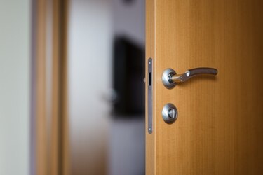 6 правил выбора шпонированных межкомнатных дверей